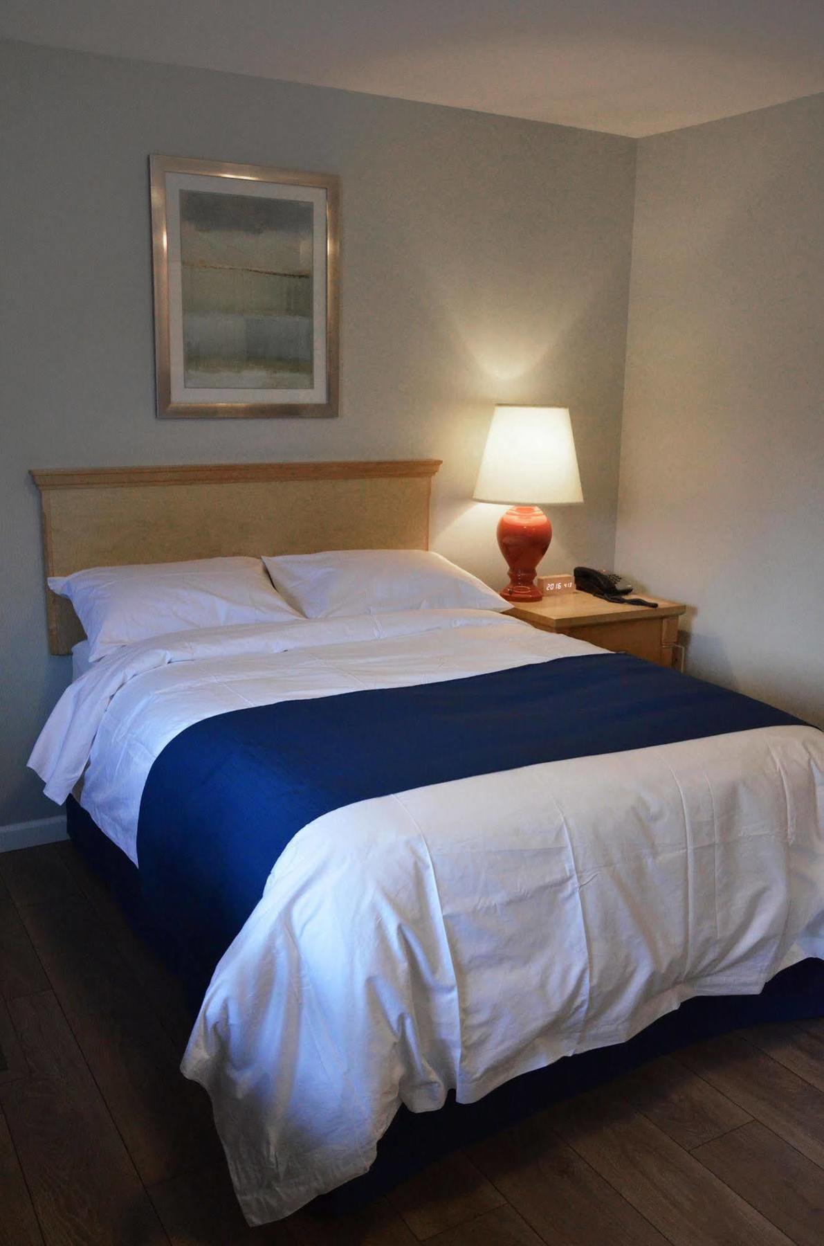 Knights Inn Мерритт Экстерьер фото